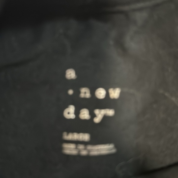 Black and white boxy crop tank - Picture 2 of 3